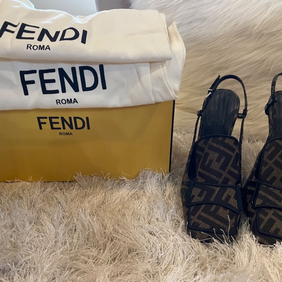 Fendi Slingback heels - Picture 2 of 4